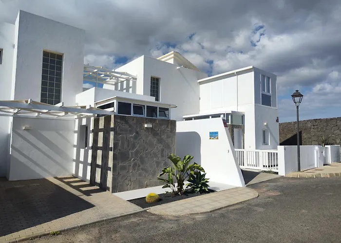 Perla Blanca En Playa Blanca (Lanzarote)